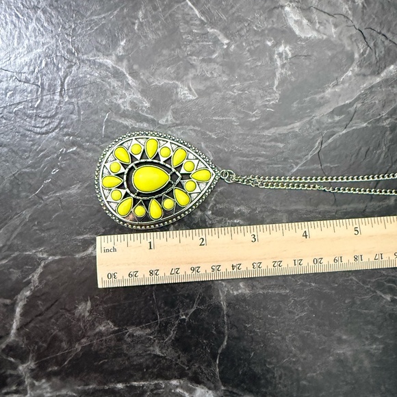 PAPARAZZI Necklace and Earrings Set - Picture 9 of 11